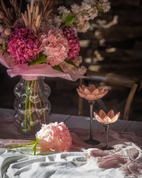 Ljuslykta Näckros rosa glas från A lot deco