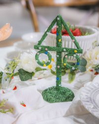 Bordsdekoration midsommarstång grön poly A lot decoration