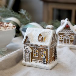 Pepparkakshus med LED belysning batteri Chic Antique
