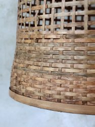 Taklampa i flätad bambu från Chic Antique
