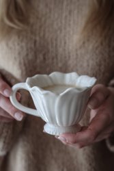 Mugg Blomstra vit, cloud, sand keramik blomblad från Majas Cottage