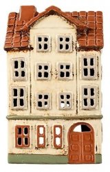 Ljushus i beige keramik med spröjsade fönster Det Gamle Apotek