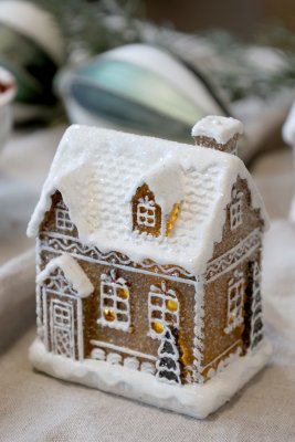 Pepparkakshus med LED belysning batteri Chic Antique